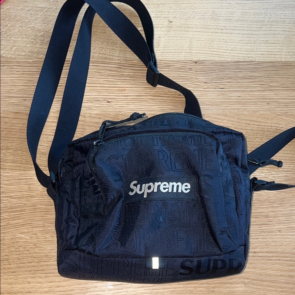 AUTHENTIC Supreme Black Belt Bag